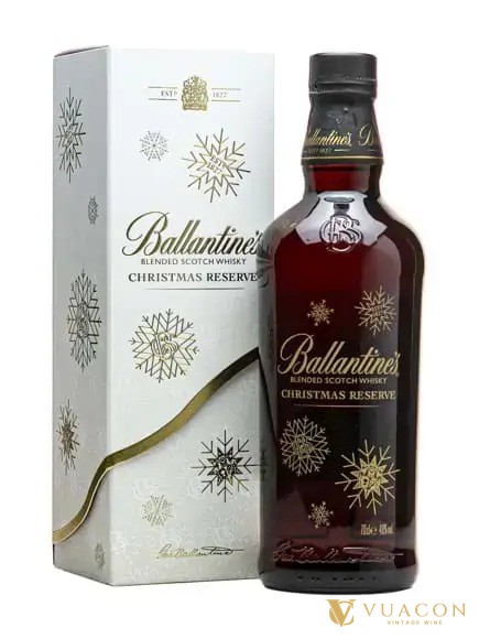 Hộp Ballantine's Christmas Reserve in bông tuyết làm quà giáng sinh cho khách hàng