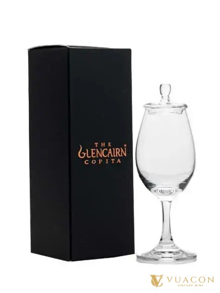 Ly Glencairn Copita có nắp thuỷ tinh đứng cạnh hộp giấy màu đen in chữ The Glencairn Copita