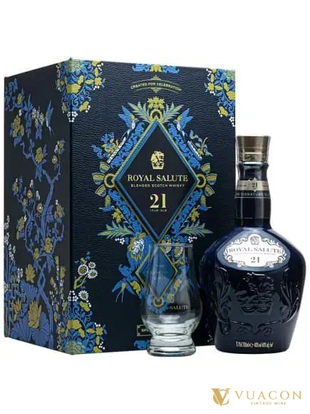 Hộp quà Royal Salute 21 năm Tết 2025 màu xanh hoa văn, kèm ly