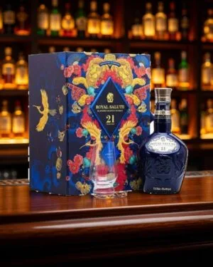Chivas 21 năm – Royal Salute 21 – blended Scotch, Scotland, 700ml (ảnh bối cảnh)