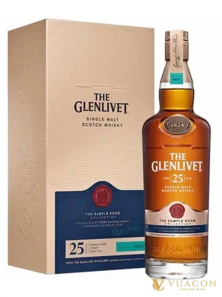 Chai The Glenlivet XXV 25 năm cạnh hộp màu kem
