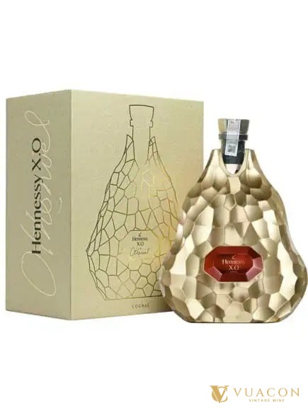 Hennessy XO Jean Michel Othoniel khung kim loại vàng, nhãn vẫn in năm lập hãng 1765