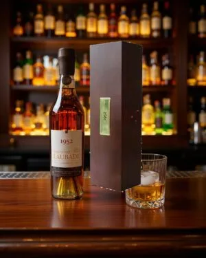 Laubade 1952 Bas Armagnac – Bas-Armagnac, Pháp, 500ml (ảnh bối cảnh)
