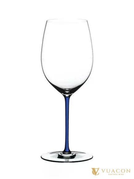 Ly vang đỏ bầu lớn, cuống dài - nên cầm theo cuống khi ở tiệc trang trọng
