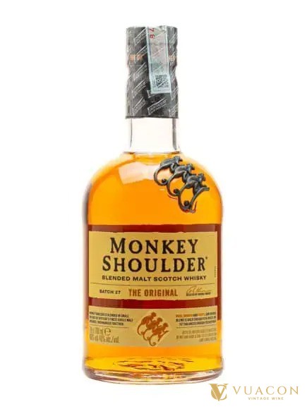 Chai whisky Monkey Shoulder Blended Malt Scotch Whisky nhãn vàng, có ba con khỉ kim loại gắn trên vai chai