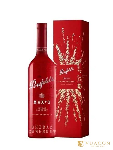 Chai vang Penfolds Max's Shiraz Cabernet thân đỏ đứng cạnh hộp quà màu đỏ in chữ Penfolds