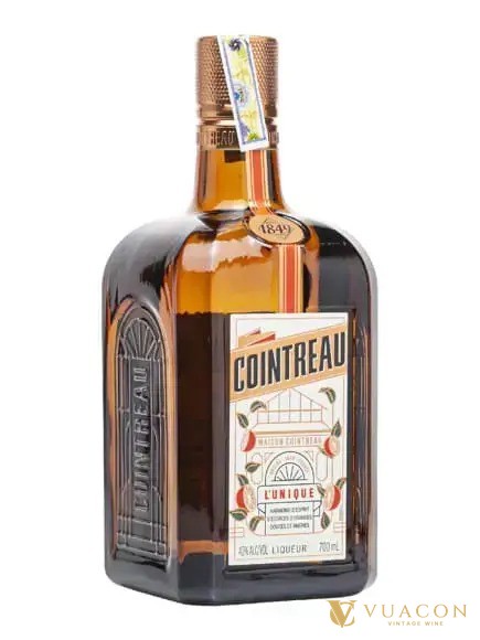 Chai Cointreau vuông màu hổ phách, nhãn cam