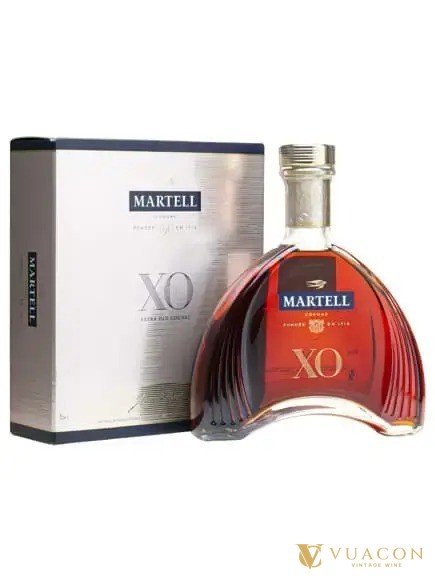 Chai Martell XO dáng vòm cạnh hộp trắng bạc