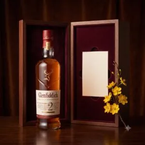 Set quà biếu whisky: Glenfiddich 12 năm Sherry Cask Finish trong hộp gỗ – Scotland, 700ml