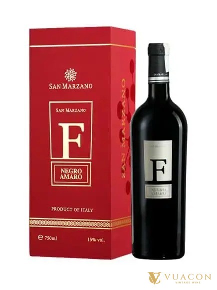 Hộp quà đỏ in chữ F Negro Amaro cạnh chai F bản thường