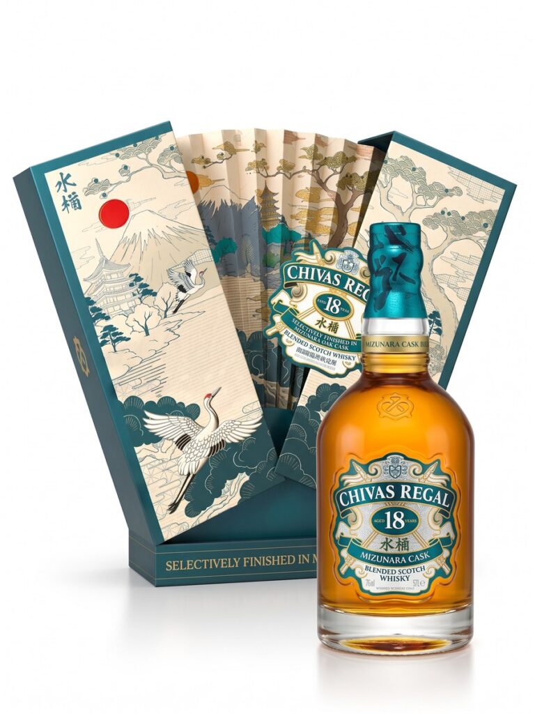 Hộp quà Tết 2027 của Chivas Regal 18 năm Mizunara in tranh sóng nước và chim hạc kiểu Nhật, chai Chivas 18 Mizunara nhãn xanh ngọc